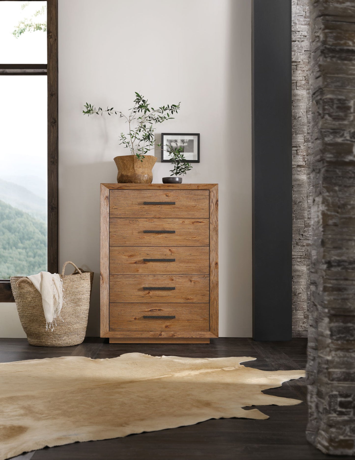 Big Sky - 55.25" 5-Drawer Chest