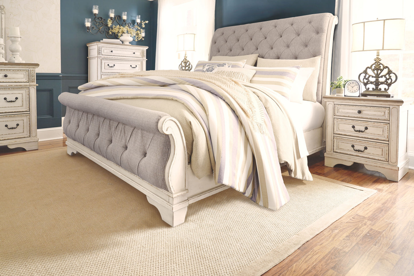 Realyn - Upholstered Sleigh Bed