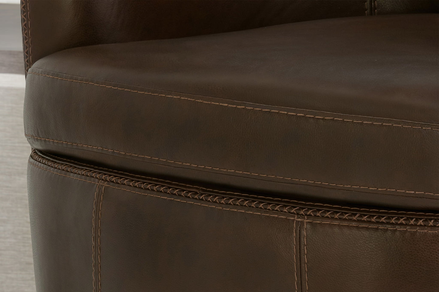 Barolo - Swivel Club Chair