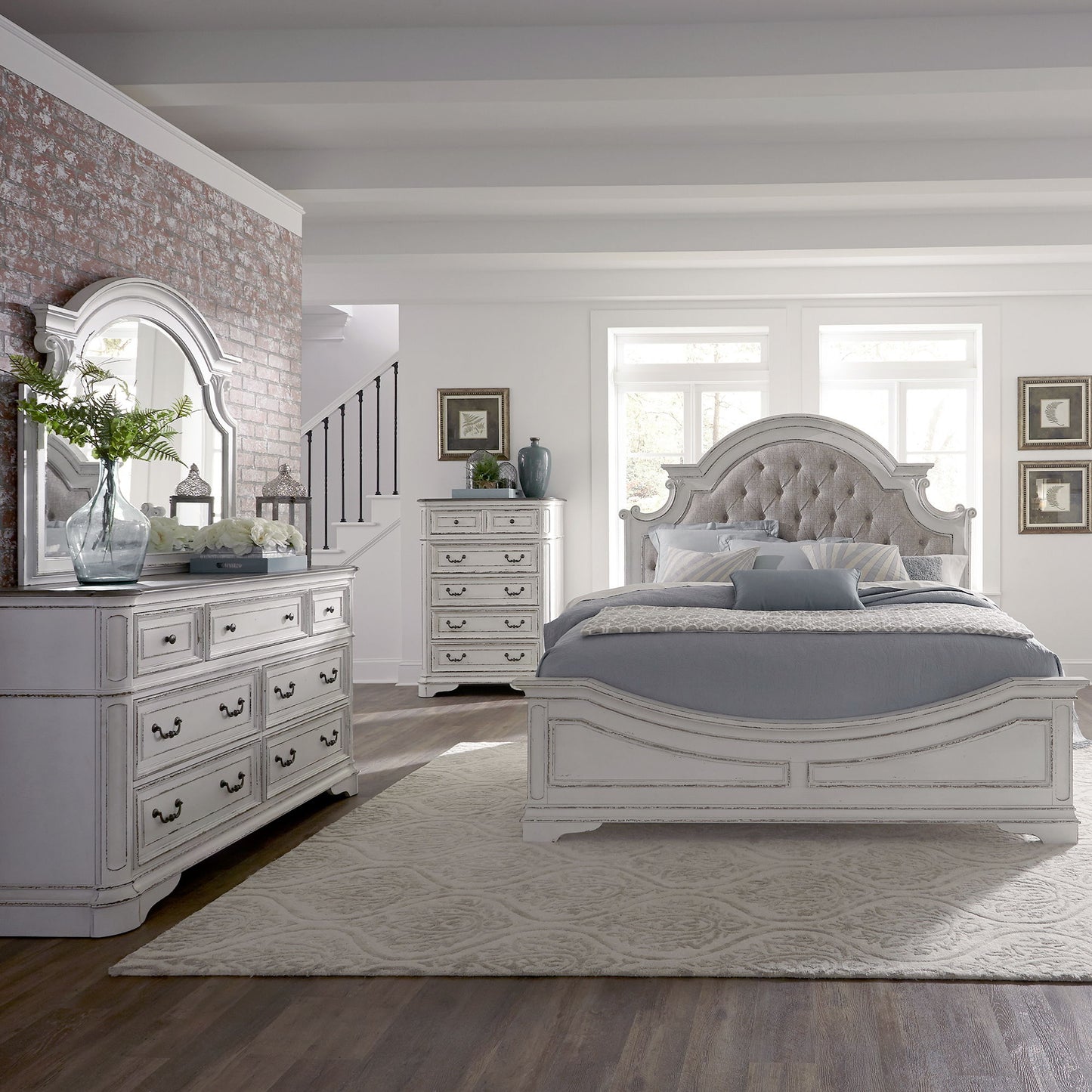 Magnolia Manor - Upholstered Bedroom Set