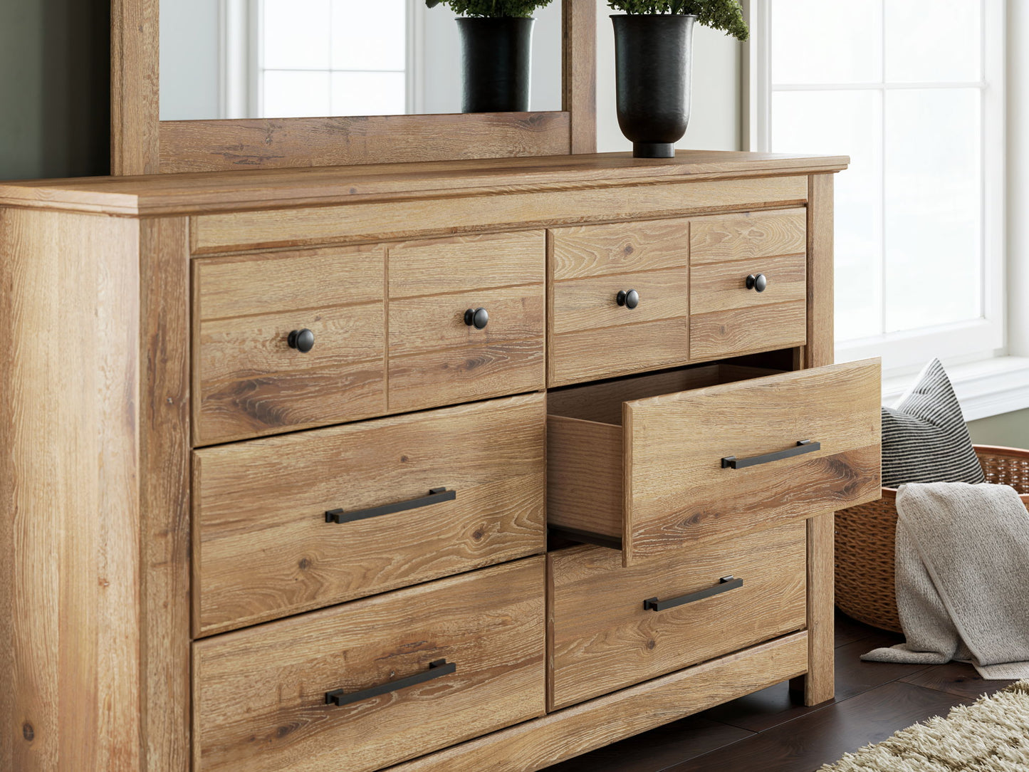 Makidern - Six Drawer Dresser