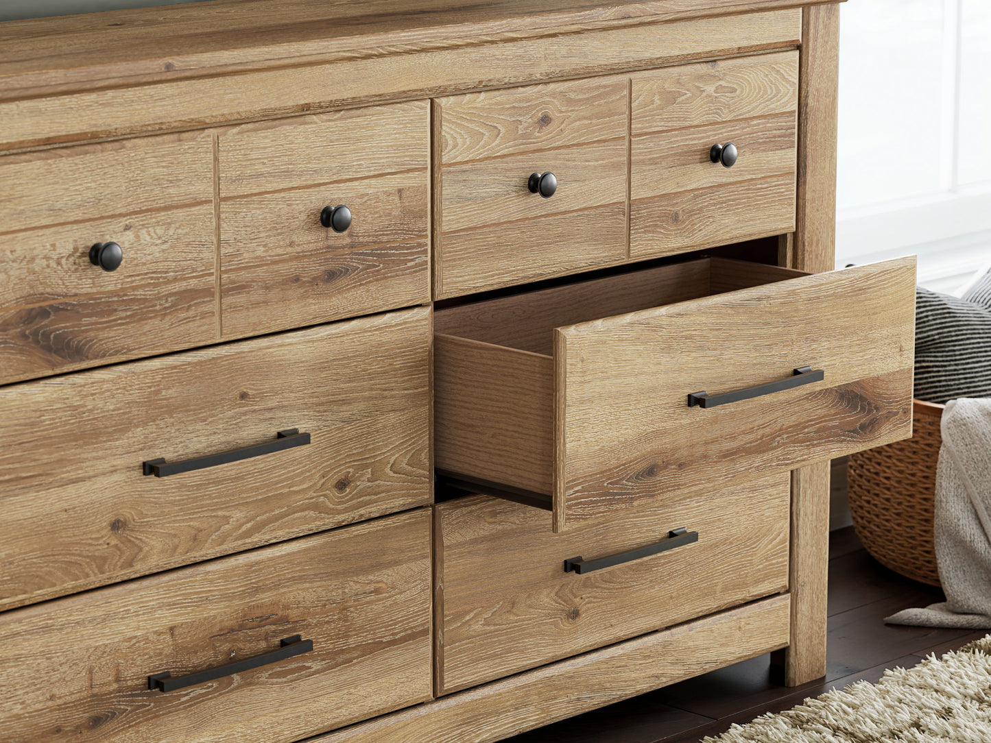Makidern - Six Drawer Dresser