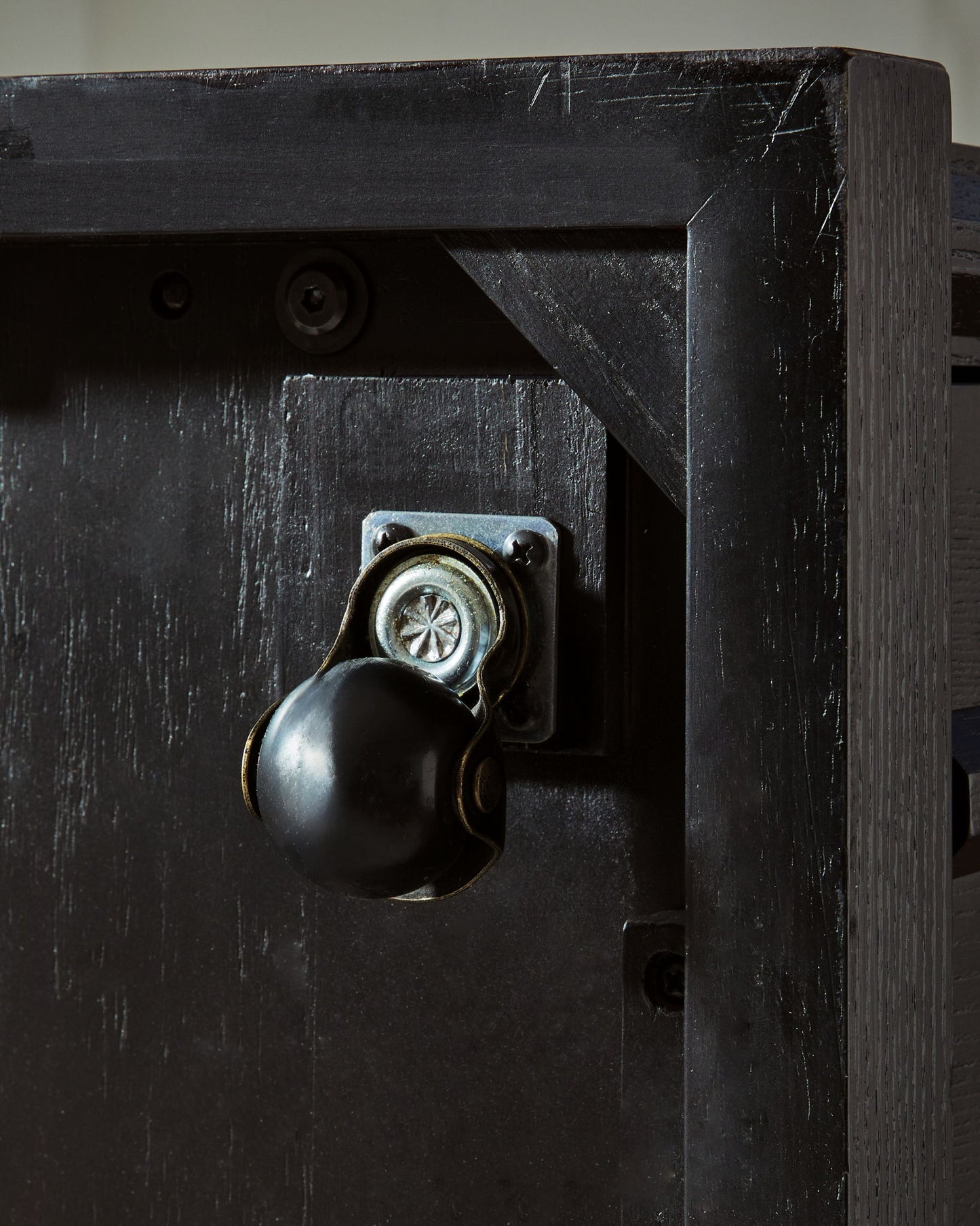 Rylandyn - Lift Top Cocktail Table - Black / Light Brown