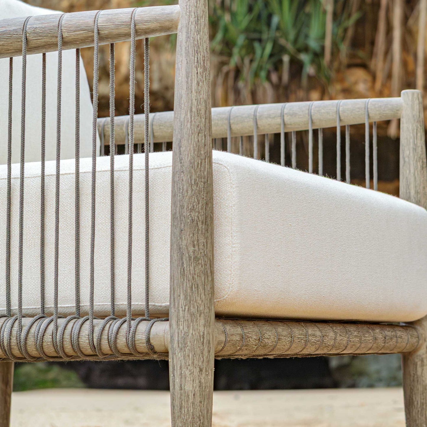Borneo - Outdoor Lounge Chair - White / Dark Gray