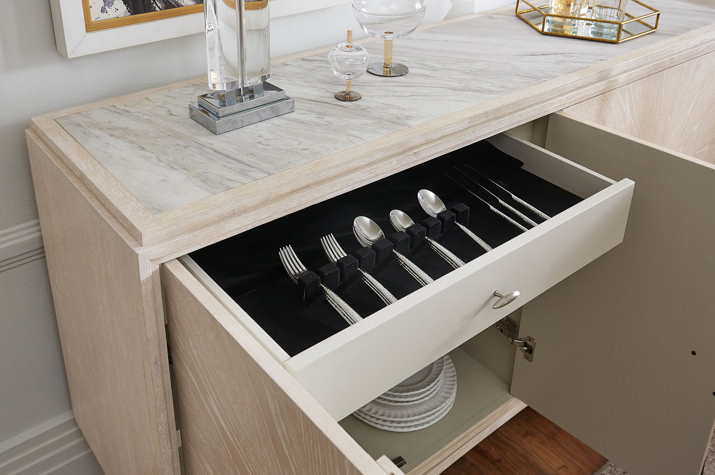 Nouveau Chic - Buffet - Light Brown