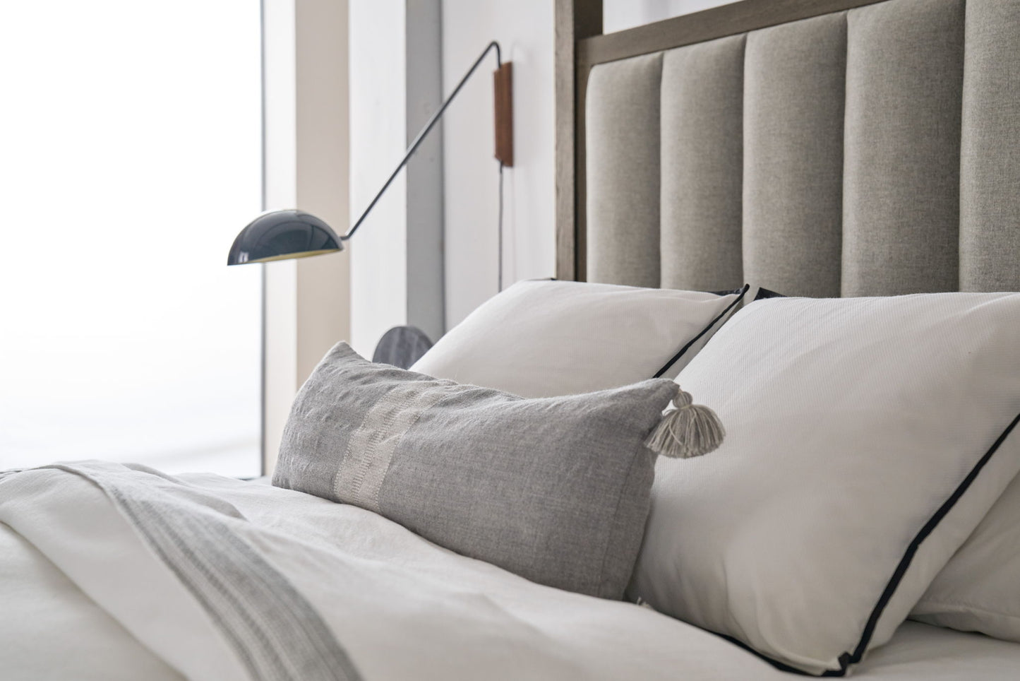 Miramar - Poster Bed