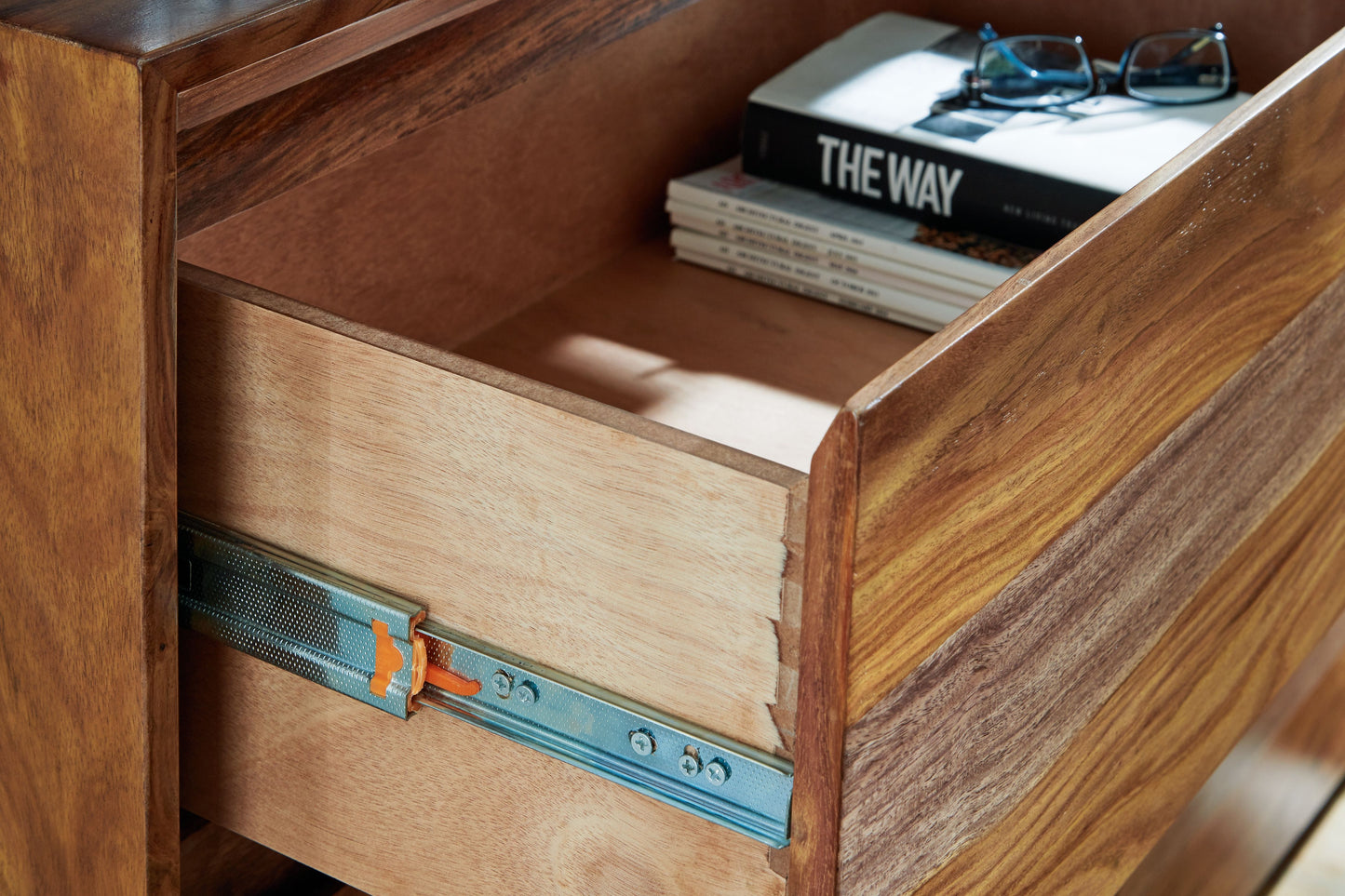 Dressonni - Brown - Five Drawer Chest