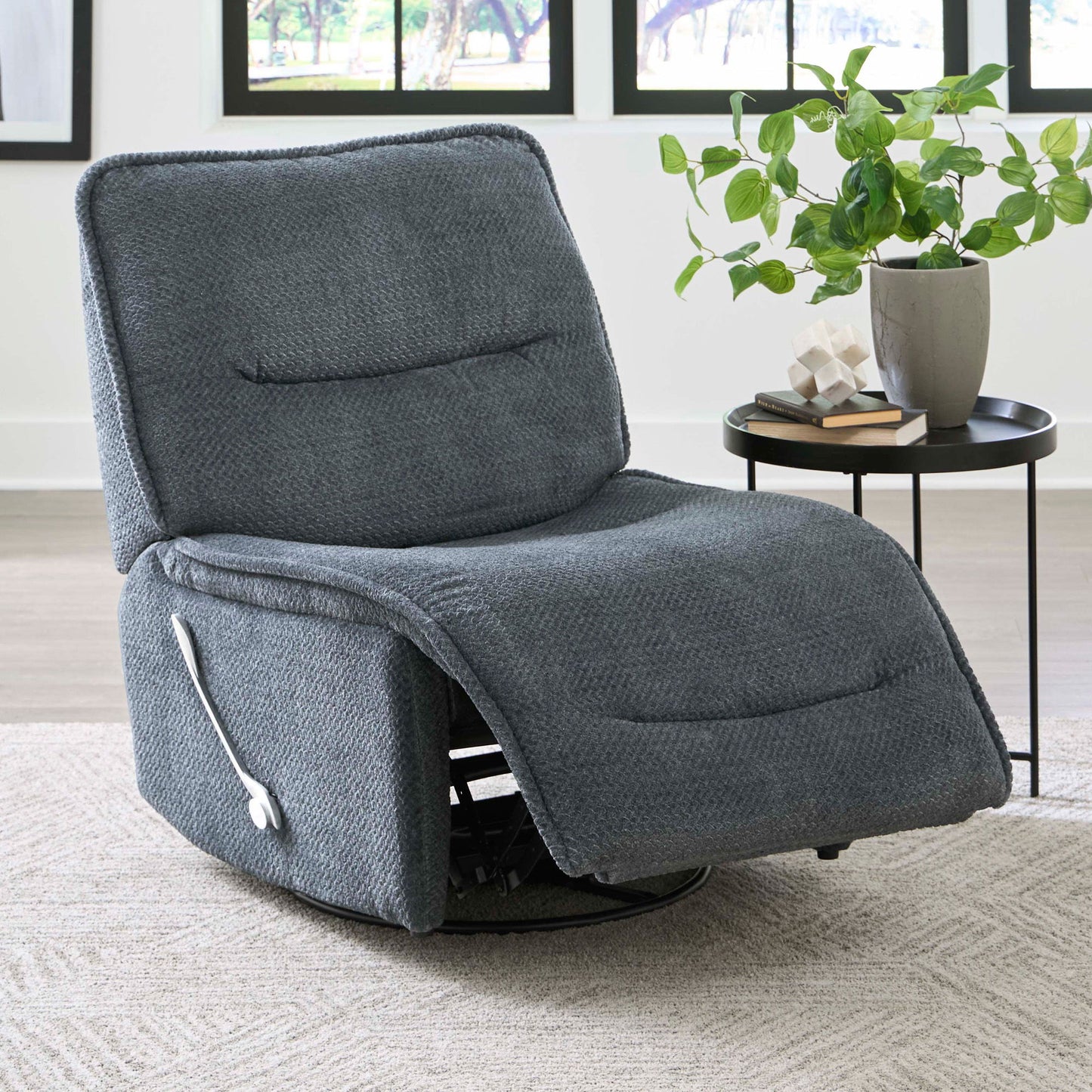 Leo - Armless Recliner