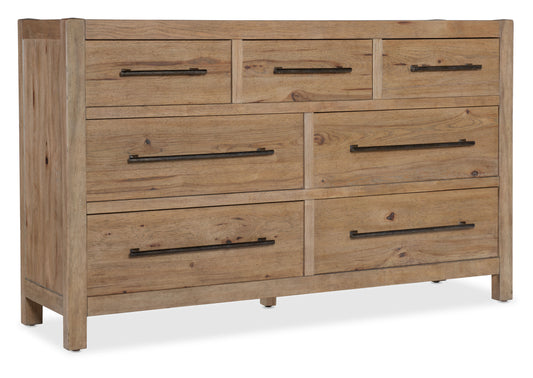 Vineyard Row - Seven-Drawer Dresser - Light Brown