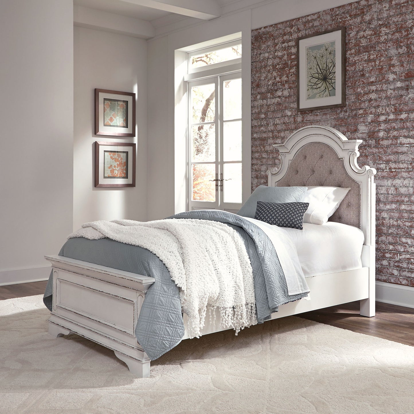 Magnolia Manor - Upholstered Bed