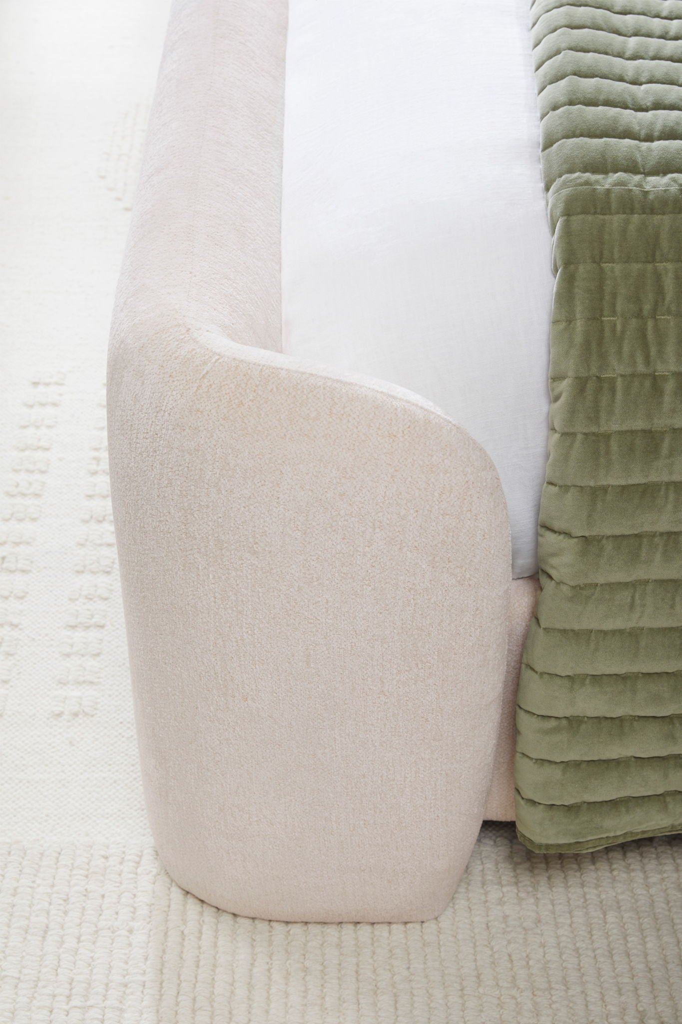 Shiloh - Wingback Upholstered Bed