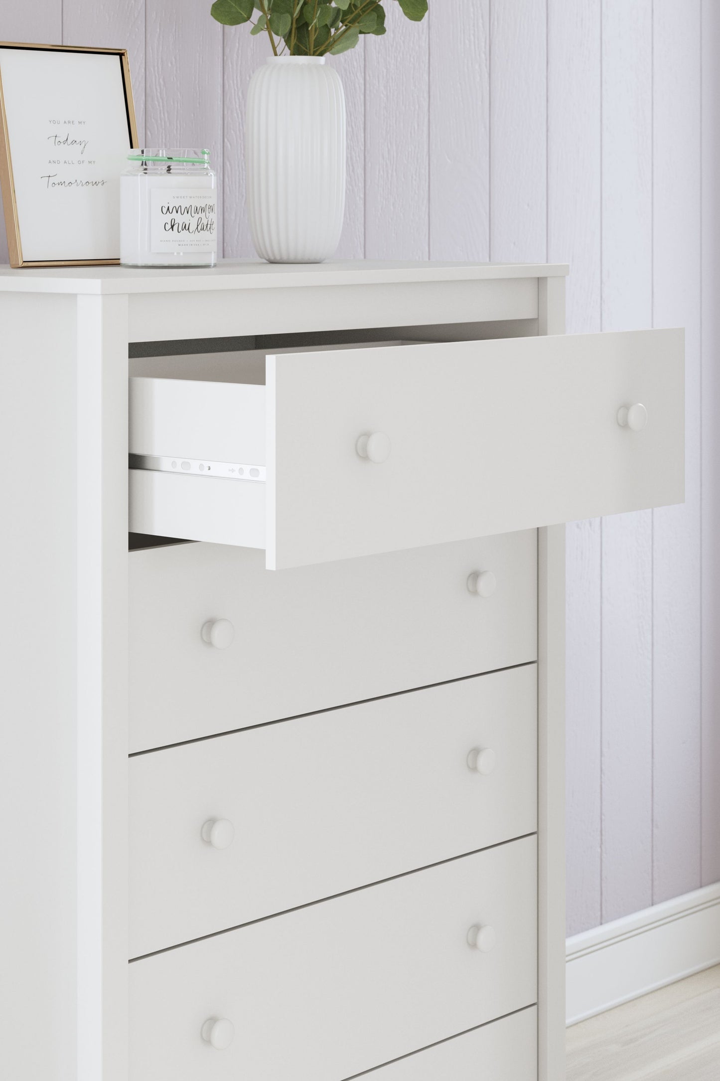 Hallityn - White - Five Drawer Chest